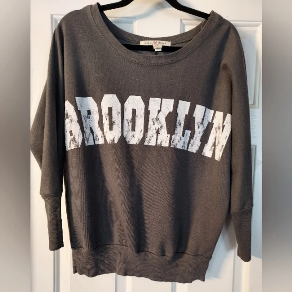 Derek Heart Grey Crew Neck Dolman Sleeves Pullover Sweatshirt Sz M - Picture 1 of 3